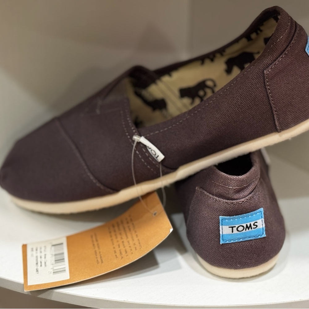 NWT!! ❤️ TOMS Chocolate Canvas Slip-Ons